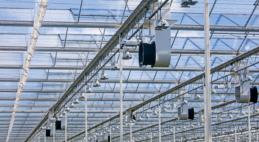 Using dry air above screen to remove moisture seems effective