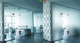 Smart greenhouse roof materials with reversible optical filters