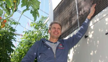 Dehumidifier boosts yields, cuts disease pressure and saves energy