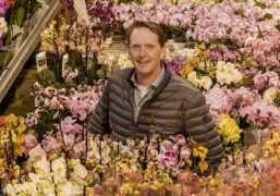 Stefan Bakker, here at Ter Laak Orchids in Wateringen: “Choose your sources wisely and keep the best quality irrigation water for the summer period.”